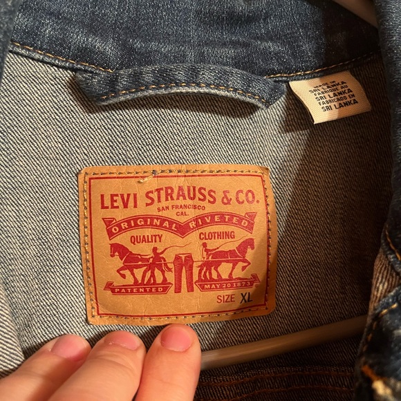 Women’s Levi’s XL Jean Jacket - Picture 3 of 3